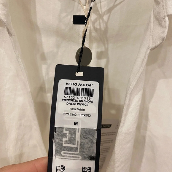 NWT Vero Moda VMREGITZE SS SHORT DRESS Size Medium - Picture 3 of 4
